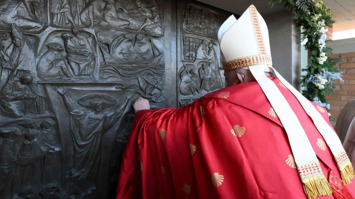 El Papa Francisco abrió la segunda Puerta Santa del Jubileo 2025 en la cárcel de Rebibbia