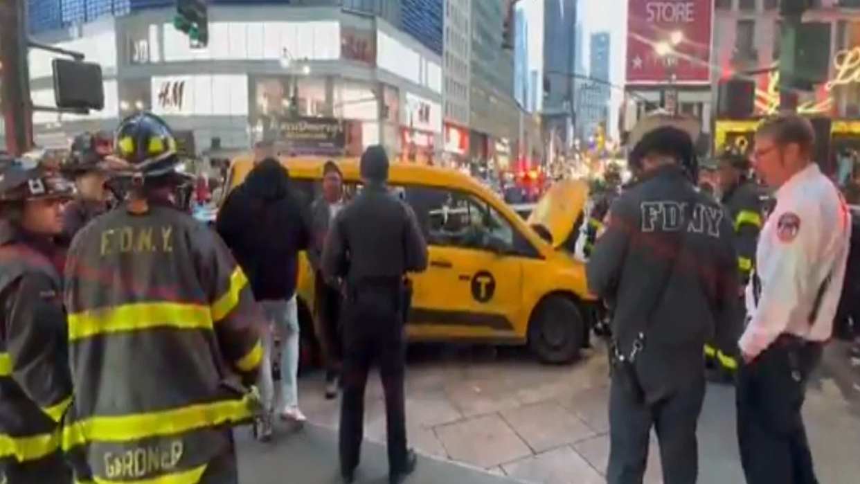 Taxi atropella a un grupo de peatones en Nueva York y deja al menos 6 ...