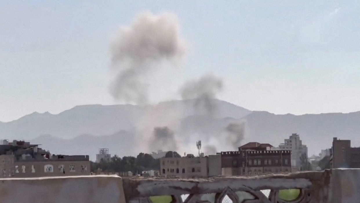 EEUU y Reino Unido atacan objetivos en la capital de Yemen