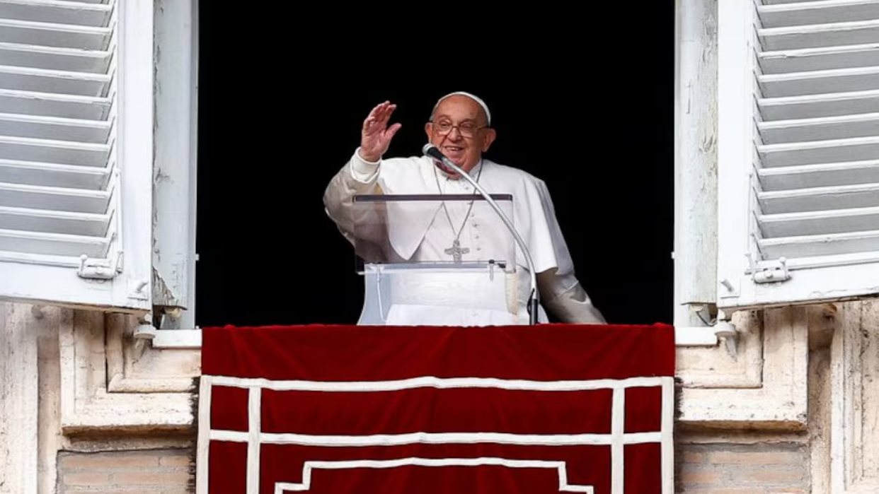 El papa Francisco pidió orar por la paz y no olvidar a los pueblos ...