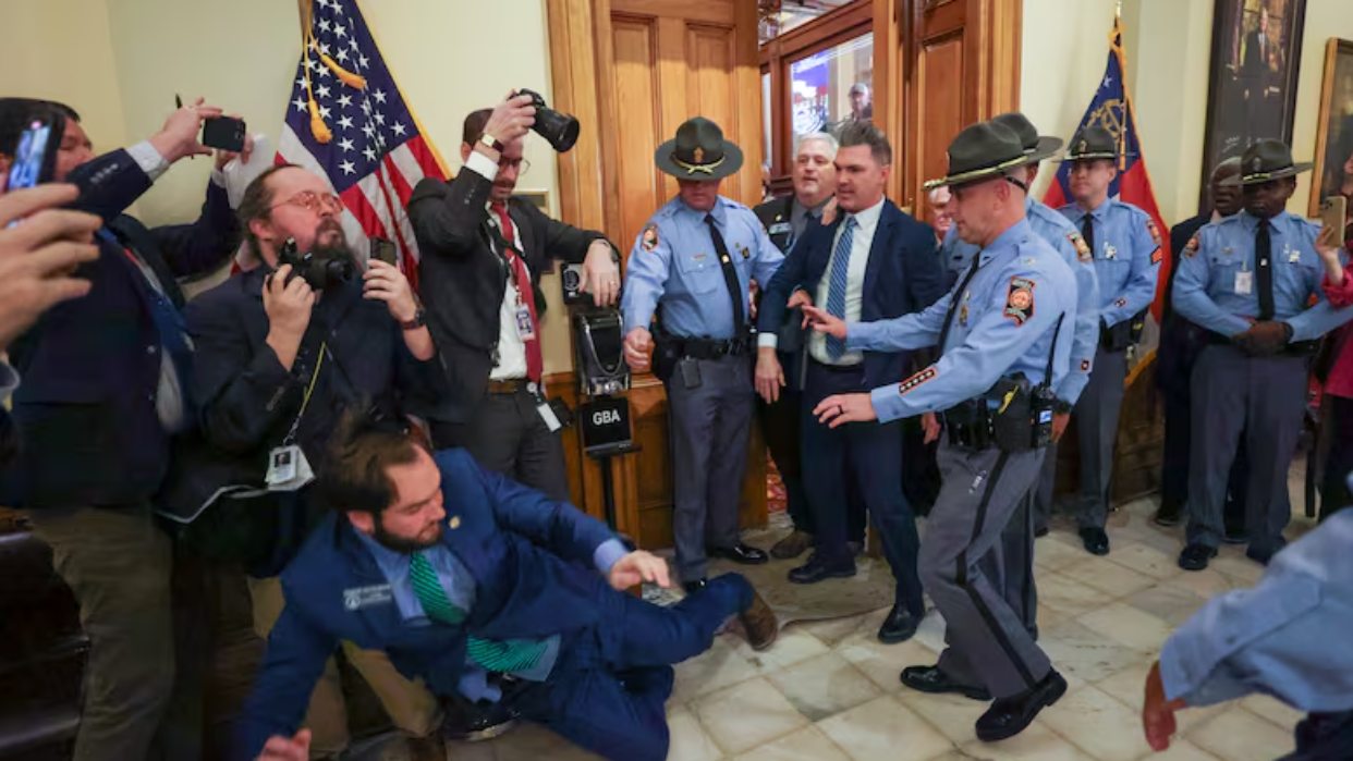 Arrestan a senador estatal Colton Moore, partidario de Trump, por provocar “disturbio público” en el Capitolio de Georgia (+Video)