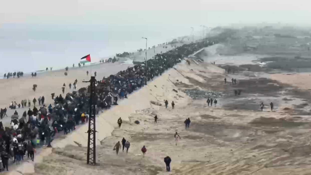 Miles de palestinos desplazados regresan al norte devastado de Gaza ...