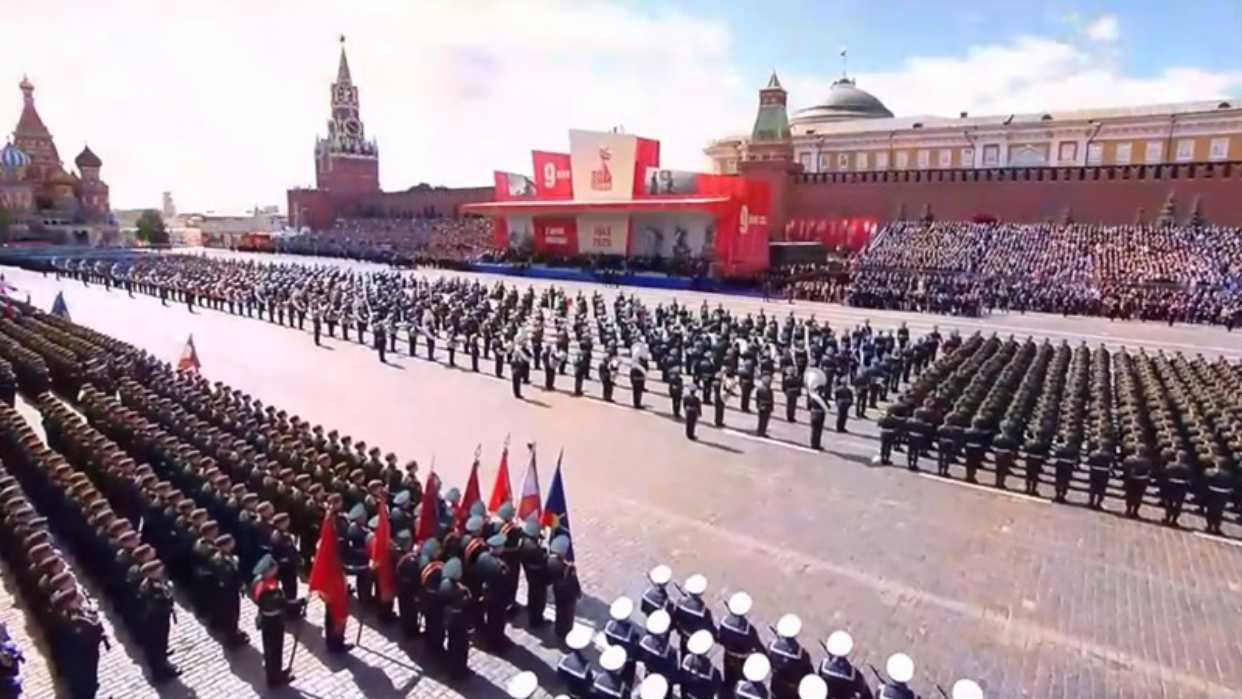 Desfile militar engalana celebración del Día de la Victoria en la Gran Guerra Patria en Rusia (+Fotos)