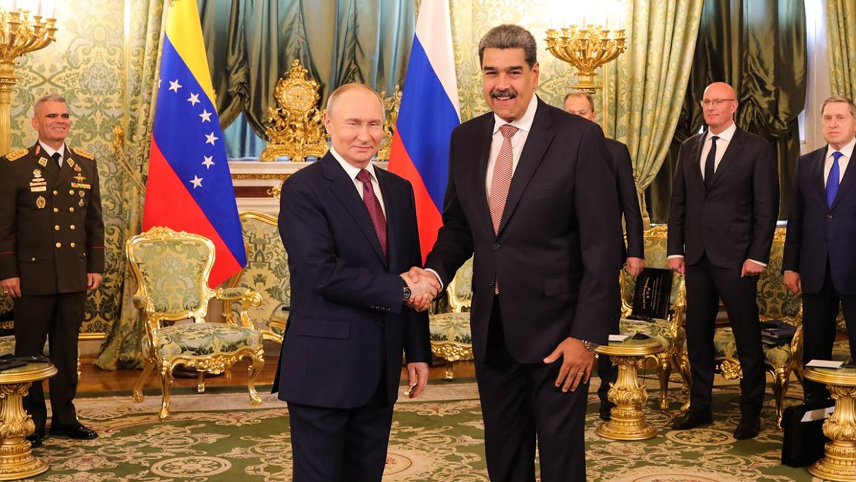 Maduro considera adecuada la iniciativa de Putin para negociar con Kiev porque 