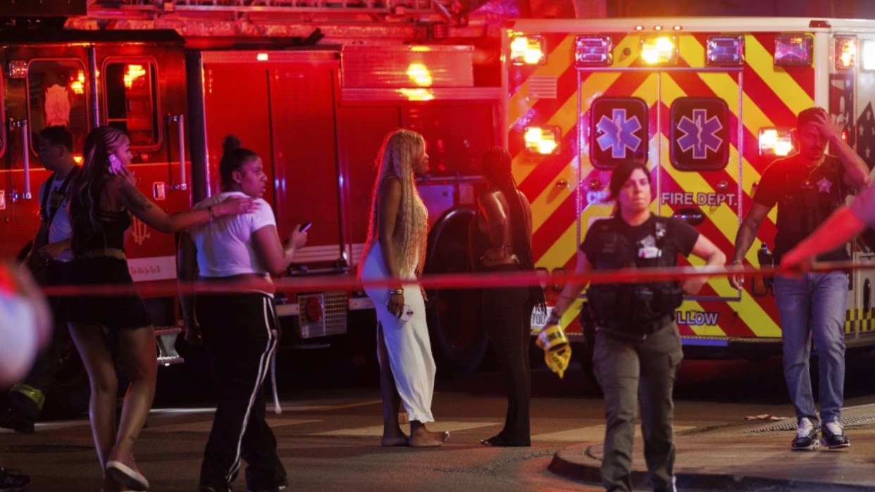 En Chicago tiroteo desde vehículo deja cuatro muertos y 14 heridos 