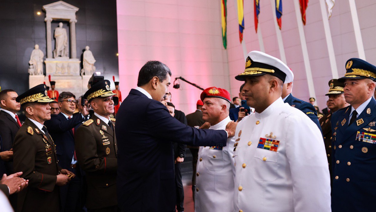 Ministro Aníbal Eduardo Coronado asciende al grado de Vicealmirante