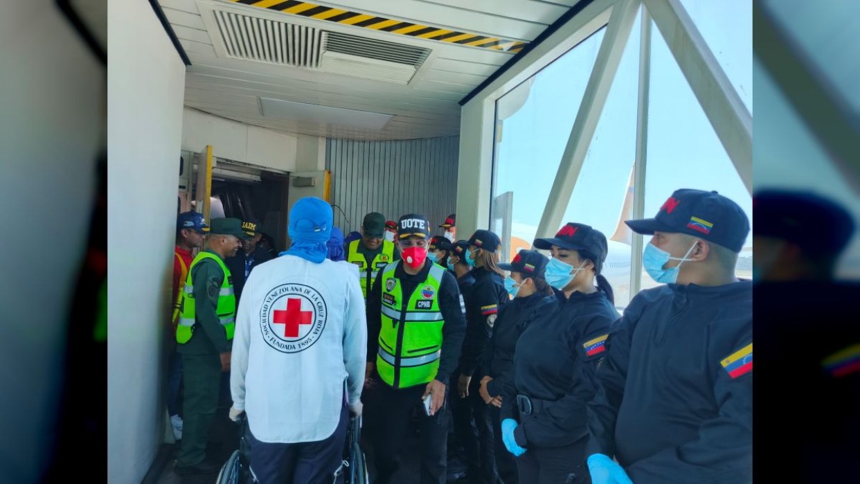 Llegaron más de 300 venezolanos repatriados al país provenientes de México