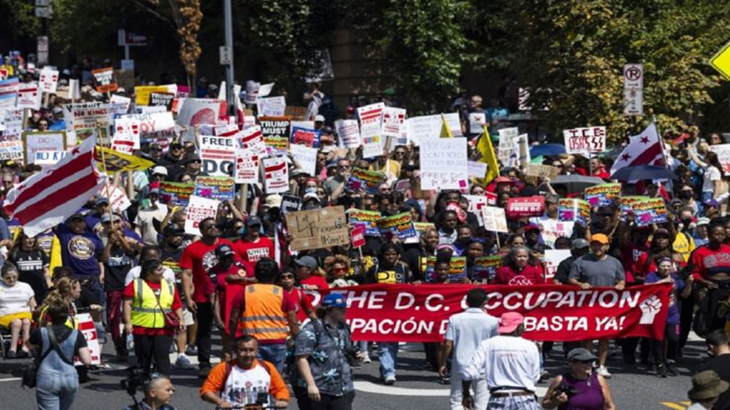 Se movilizan en Washington contra acoso a migrantes y autoritarismo de ...