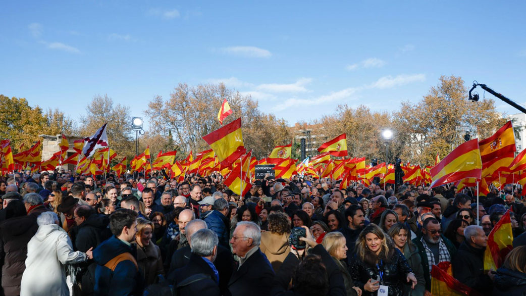 Protesta contra Pedro Sánchez en Madrid: Miles de personas acuden a la ...