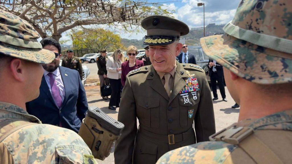 Jefe del Comando Sur de EEUU arribó a Caracas y se reunió con autoridades venezolanas