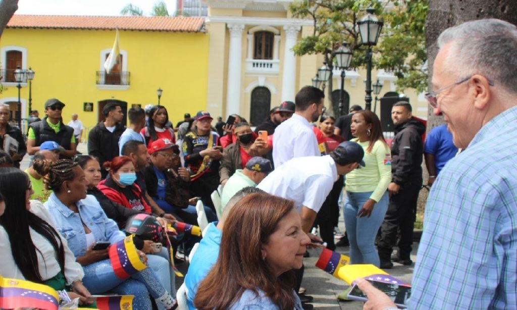Pueblo venezolano se moviliza en Caracas este jueves en apoyo a Nicolás ...