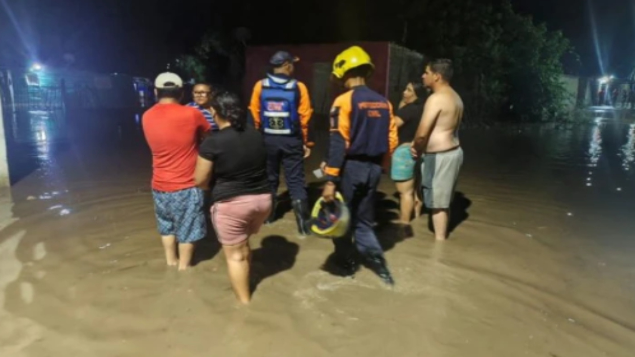 Equipos de emergencia responden a incidencias en Lara por fuertes lluvias