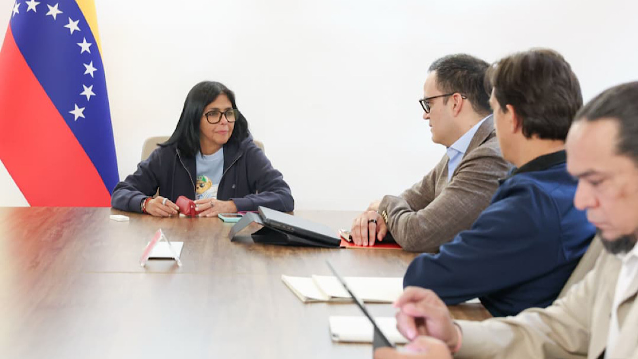 Presidenta Delcy Rodríguez evalúa financiamiento y avances en obras post-si